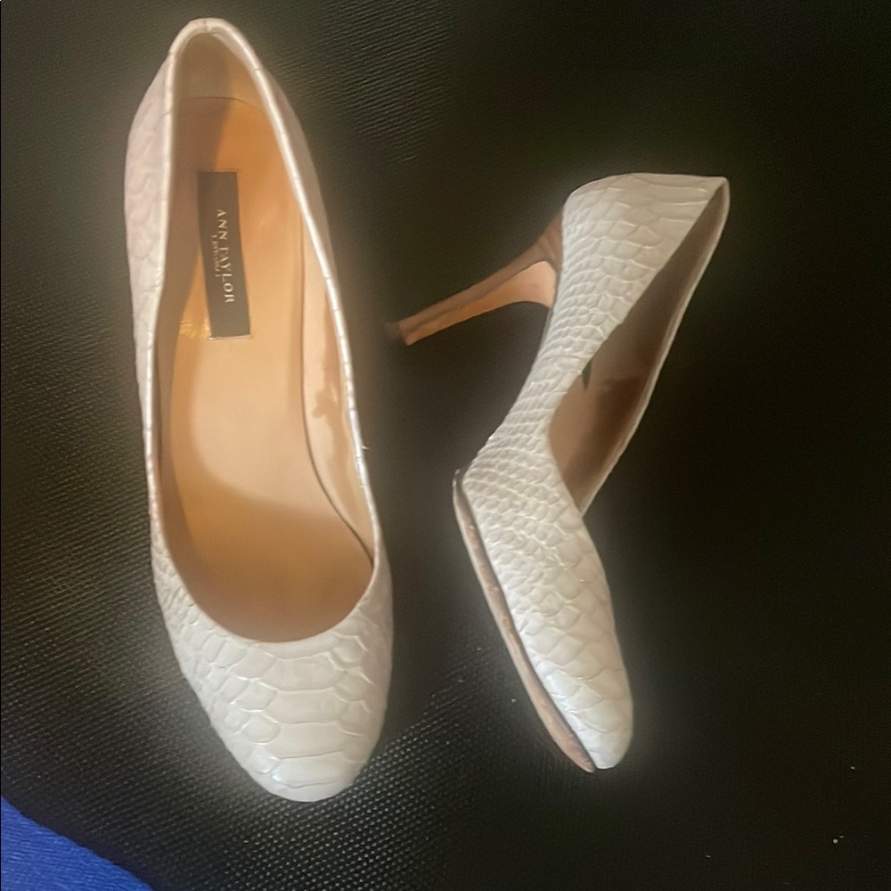 Ann Taylor White Textured Women's Heels
